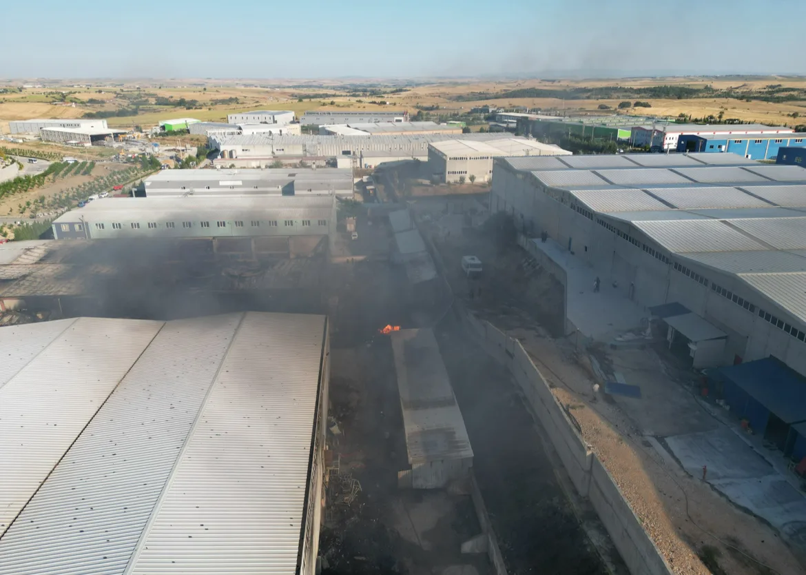 Tekirdağ’da 2 plastik fabrikasında yangın çıktı