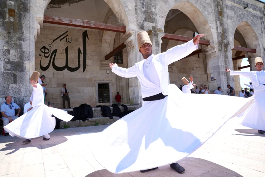 Muradiye Camii avlusunda her cuma sema gösterisi sunulacak