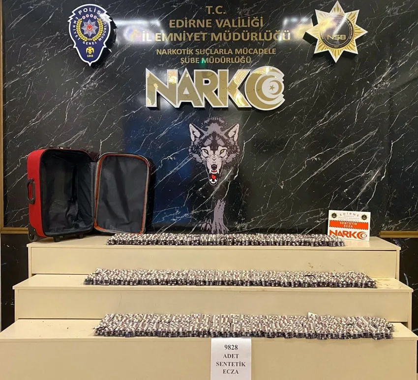 Edirne’de 9 bin 828 sentetik ecza hapı ele geçirildi