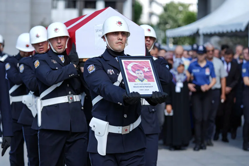 İstanbul’da trafik denetimindeki kazada şehit olan polis memuru için cenaze töreni düzenlendi