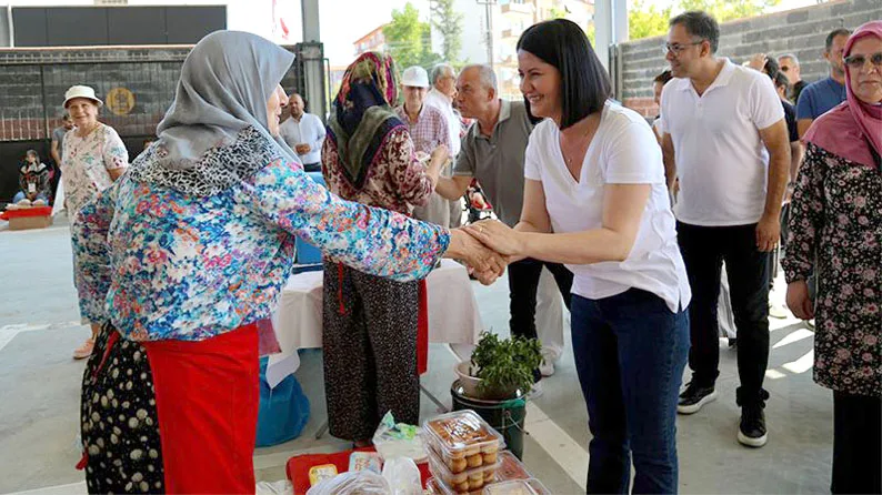 Başkan Gencan Akın, üretici kadınları ziyaret etti