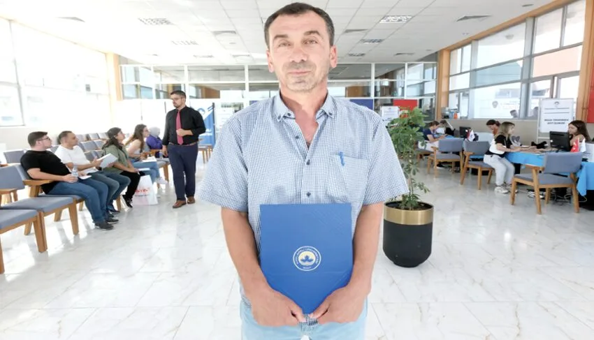 Teknik personel olarak görev yaptığı üniversitede yüksek öğrenim hayalini gerçekleştirecek