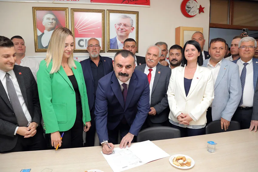Baskan Martin CHP 1 jpg - Başkan Martin CHP’ye katıldı