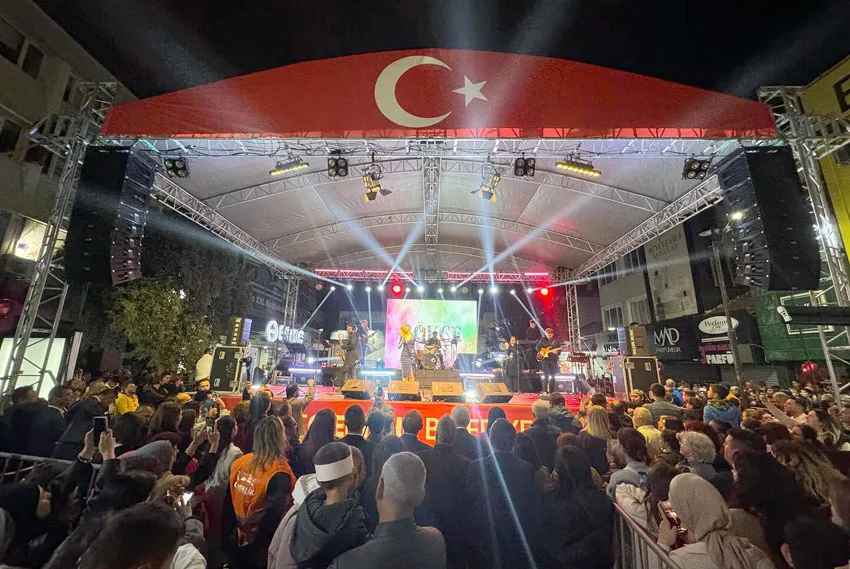 Cumhuriyet coşkusu konserler taçlandı