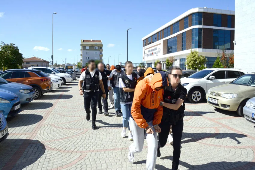 Uyuşturucu ticareti yapmakla suçlanan oğlunu polise teslim etti