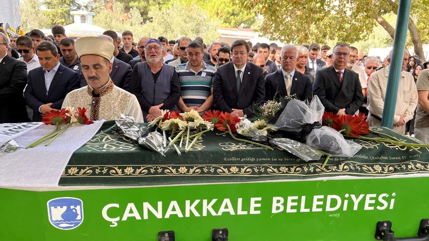 Çanakkale’de derste kalp krizi sonucu ölen lise öğrencisinin cenazesi toprağa verildi