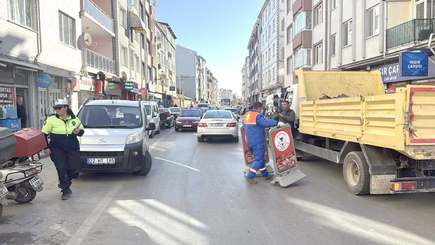 Zabıta ve trafik ekiplerinden park işgali operasyonu