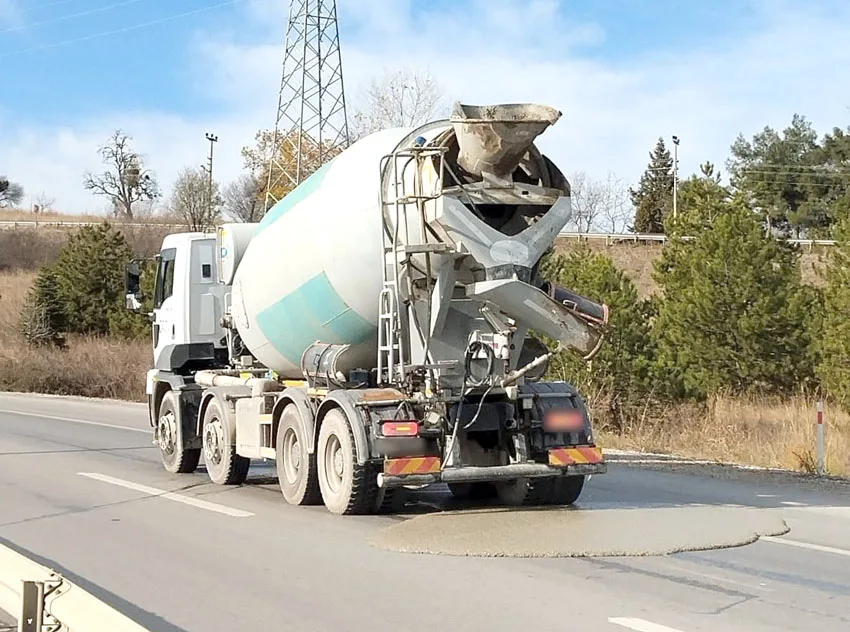 Kırklareli’nde kara yoluna beton döken firmaya 106 bin 229 lira ceza kesildi
