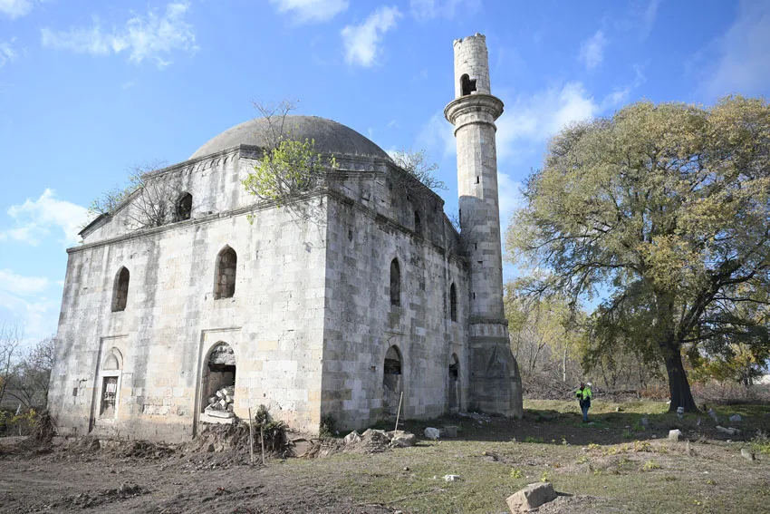 Padişahların saraydan kayıkla geldikleri Tunca kenarındaki yalı camisi restore ediliyor