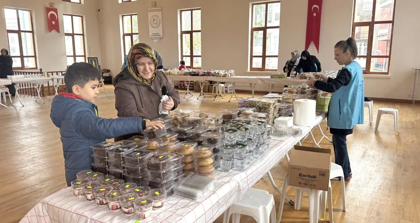 Tekirdağ’da Filistinlilere destek için “hayır çarşısı” kuruldu