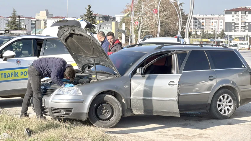 Edirne’de “ikiz plaka” kullandığı tespit edilen araçtaki 2 kişi gözaltına alındı