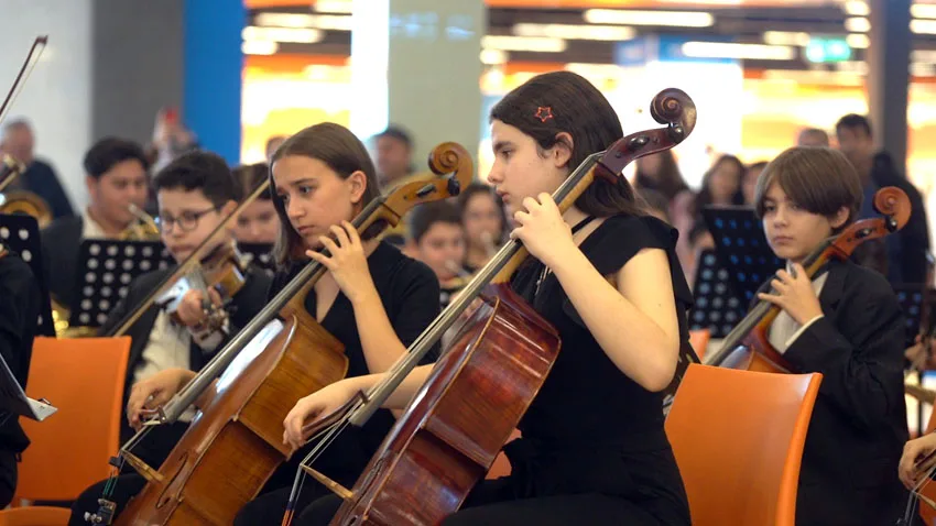 Çocuk Orkestrası ve Gençlik Korosu yeni yıl konseri verdi