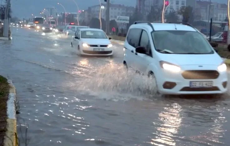 Edirne ve Kırklareli’nde sağanak etkili oldu