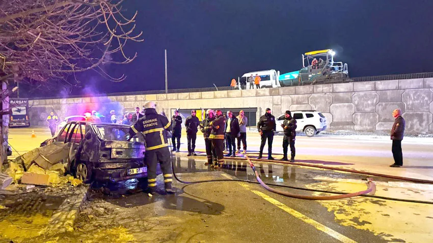 Yanan araçta hayatını kaybeden gençlerin kimlikleri belirlendi