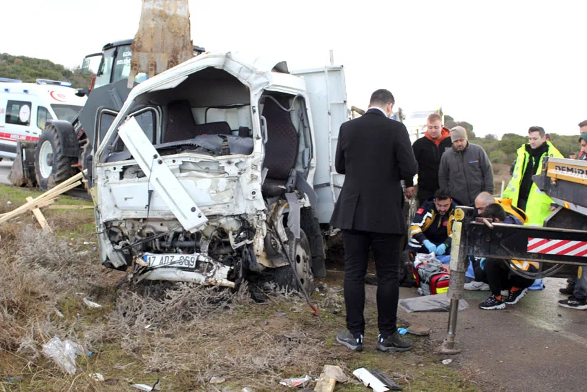 Çanakkale’deki feci kazada 1 kişi öldü, 1 kişi yaralandı