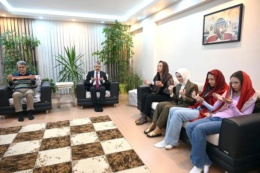 Bakan Göktaş, Edirne’de şehit ailesini ziyaret etti