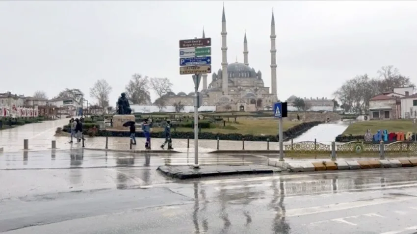 Sağanak etkili oldu