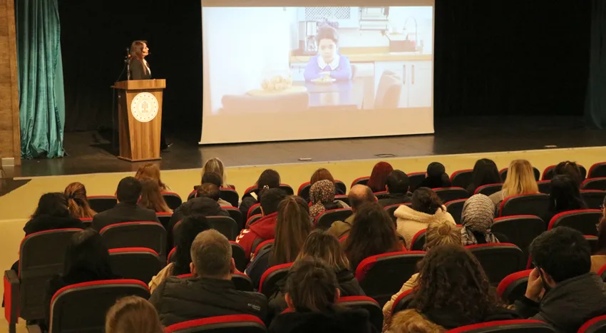 Tekirdağ’da velilere, Türkiye Yüzyılı Maarif Modeli Eğitimi veriliyor