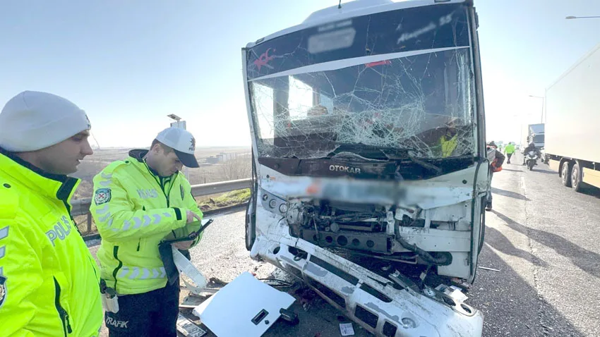 Tekirdağ’da işçi servisi ile TIR çarpıştı: Yaralılar var
