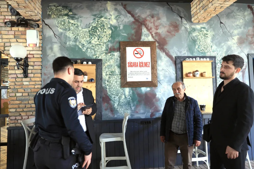 Kafe ve restoranlara çapraz ekiplerle sigara denetimi
