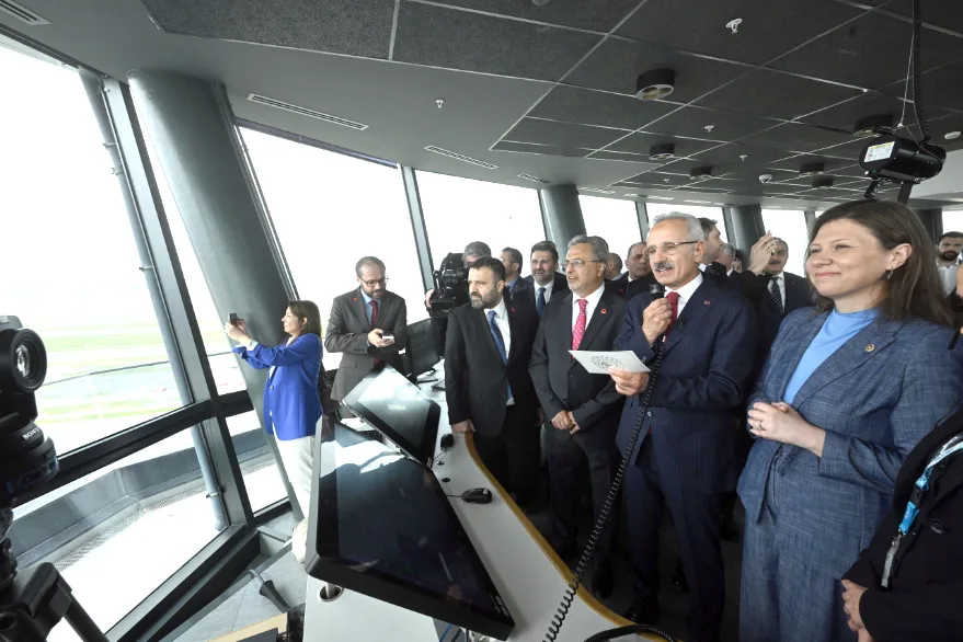 İstanbul Havalimanı’nda “eş zamanlı üçlü bağımsız pist operasyonu” başladı