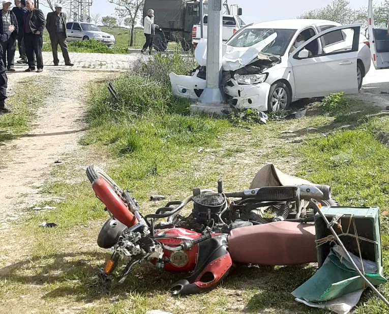 Otomobille çarpışan motosikletin sürücüsü ağır yaralandı