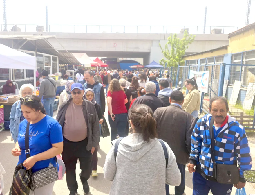 Kış sessizliği bitti, Ulus Pazarı baharla canlandı