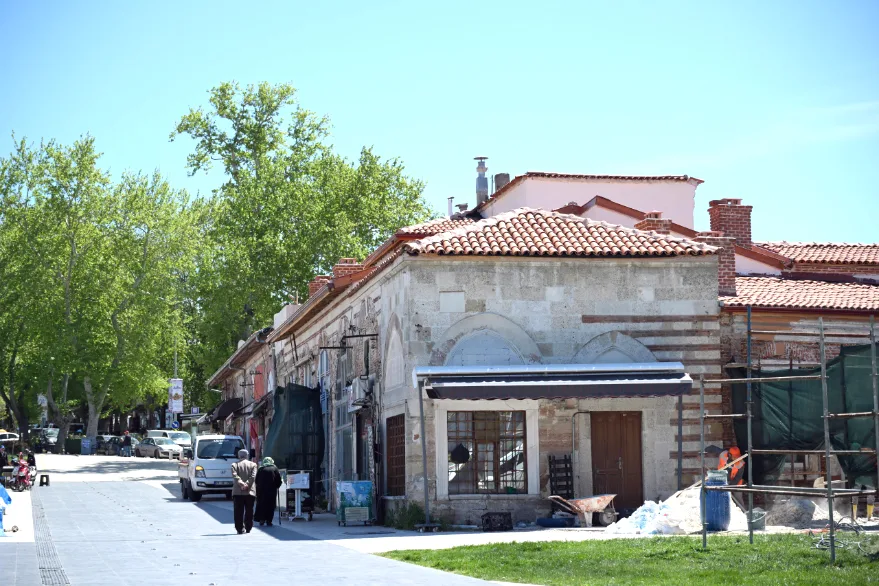 Edirne’de 15. yüzyıl yapıları tarihi han ve hamamdaki restorasyon sürüyor