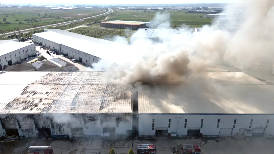 Tekirdağ’da kauçuk fabrikasında çıkan yangın kontrol altına alındı