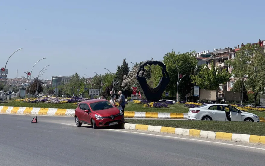 Edirne’de refüje çarpan otomobil sürücüsü yaralandı