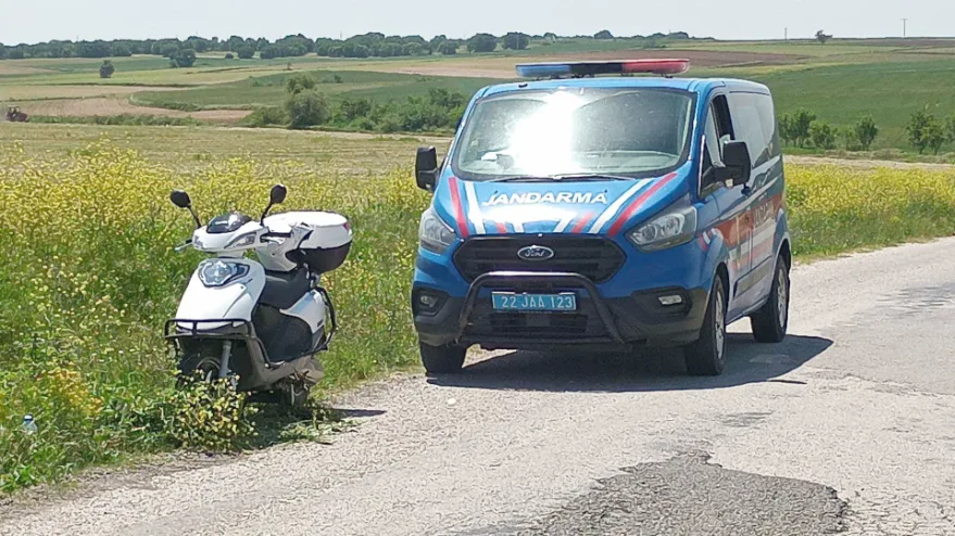 Edirne’de motosikletin devrilmesi sonucu 2 kişi yaralandı