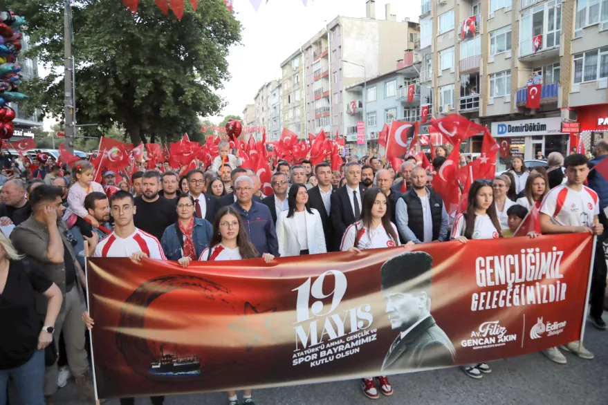 Edirne’de 19 Mayıs Fener Alayı ve Gençlik Konseri ile taçlandı
