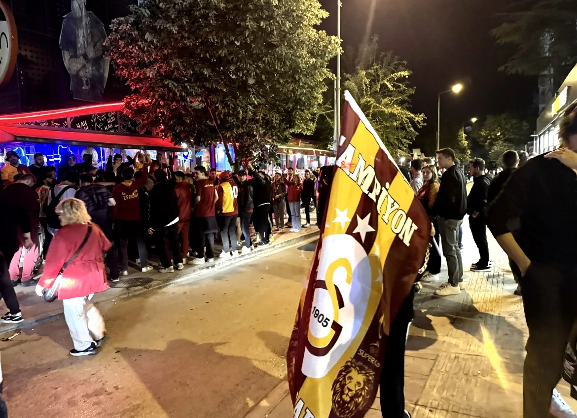 Edirne’de, Galatasaraylı taraftarlar kupa sevinci yaşadı