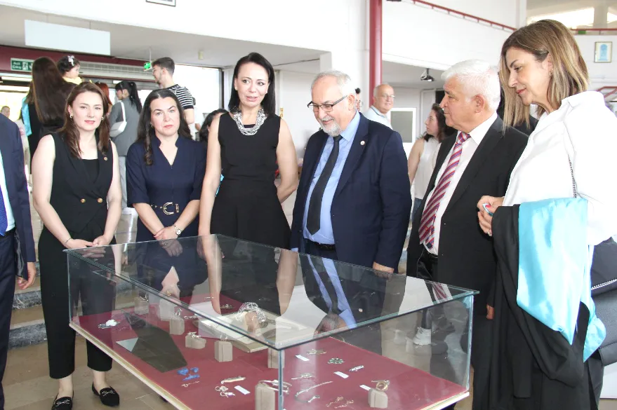 Güzel Sanatlar MYO’da mezuniyet sergisi