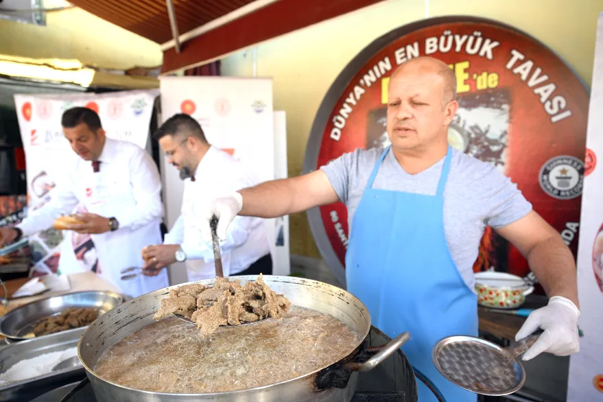 “Türk Mutfağı Haftası”nda coğrafi işaretli tava ciğer ikram edildi