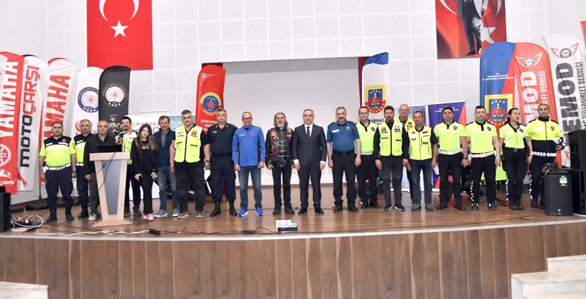 Tekirdağ’da motosiklet sürücüleri ve kuryelere güvenli sürüş eğitimi verildi