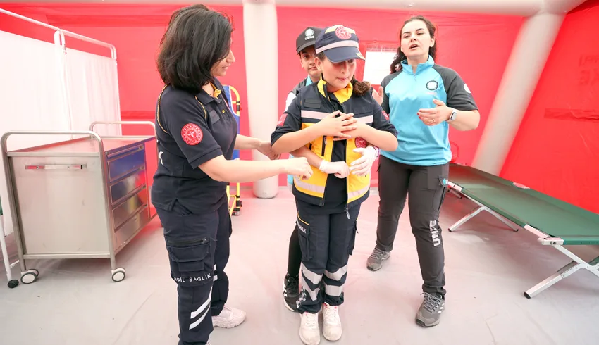 Kırklareli’nde ilkokul öğrencilerine Heimlich manevrası eğitimi verildi