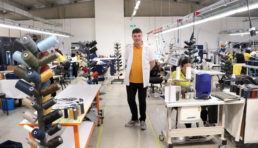 Tekirdağ’da yaşayan otizmli Kaan çalıştığı firmanın sevilen ismi oldu