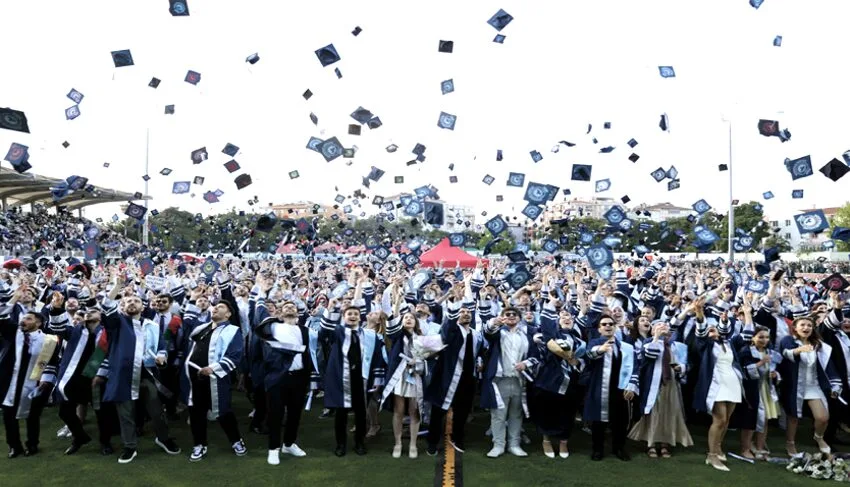 Kırklareli Üniversitesi’nde mezuniyet töreni düzenlendi