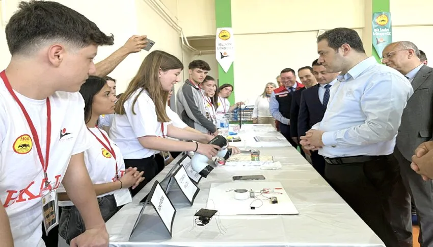 Hayrabolu’da TÜBİTAK 4006 Bilim Fuarı açıldı