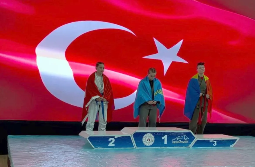 İzel Erim’den Dünya İkinciliği