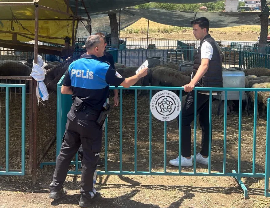 Tekirdağ’da polis, kurban satış yerlerinde sahte para uyarısı yaptı