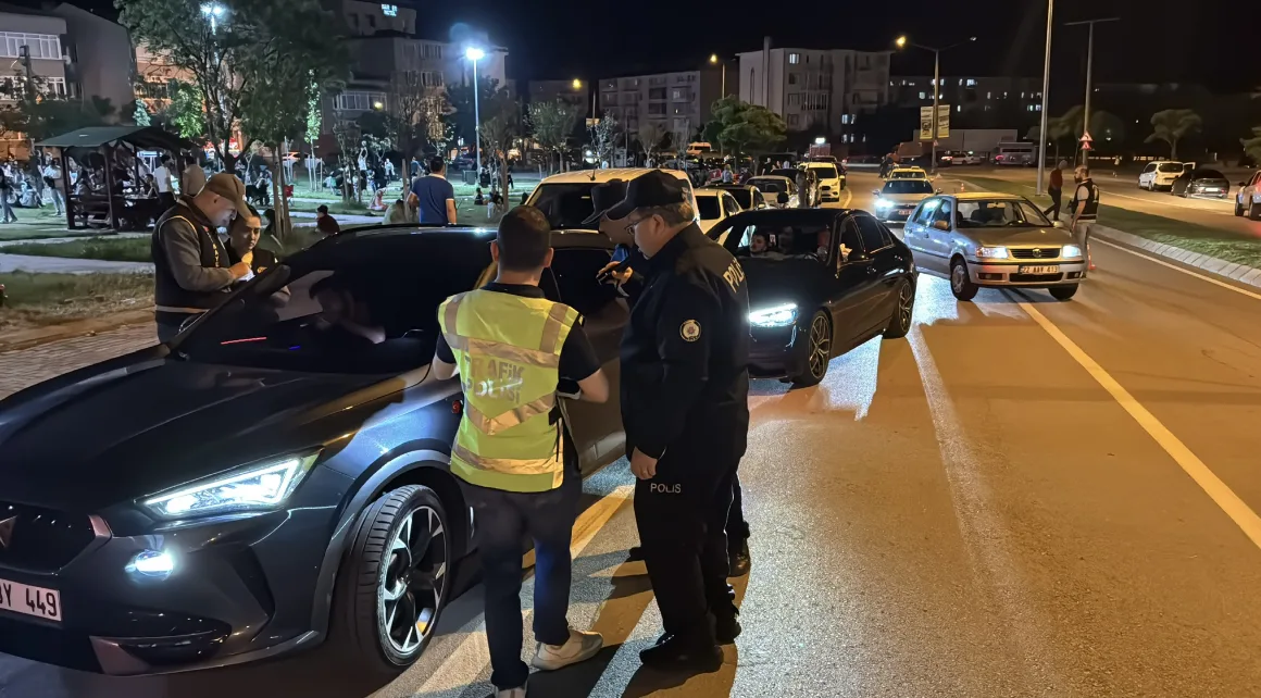 Edirne’de ehliyetsiz sürücünün yakalanmamak için yaptığı usulsüzlük “dronla” tespit edildi