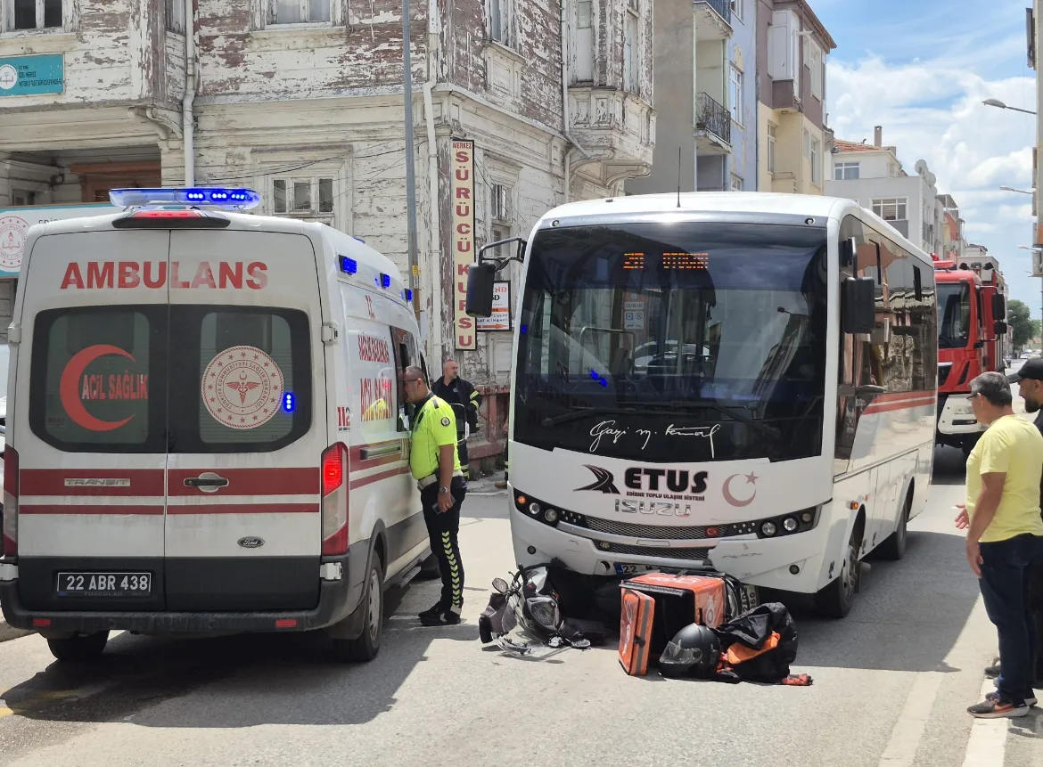 Trafik kazasında motokurye yaralandı