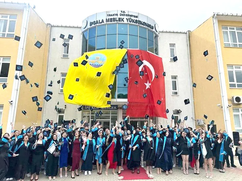 İpsala MYO mezunlarını uğurladı