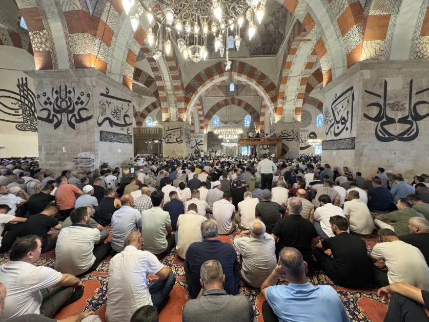 Pehlivanlar cuma namazını selatin camilerde kıldı