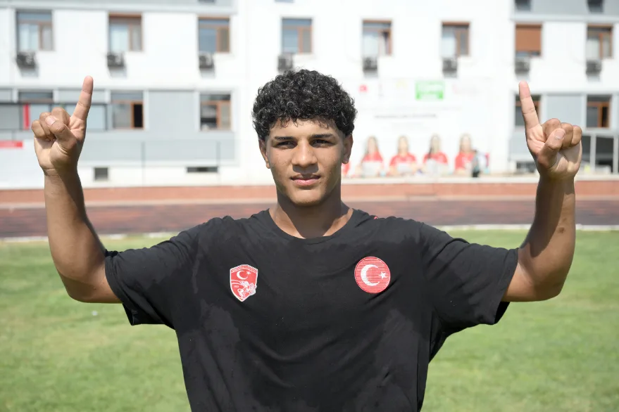 AA 20250710 38521214 38521213 ATTIGI PERENDELERLE TRIBUNLERI COSTURAN EDIRNELI PEHLIVANIN HEDEFI ALTIN KEMER - Attığı perendelerle tribünleri coşturan Edirneli pehlivanın hedefi altın kemer