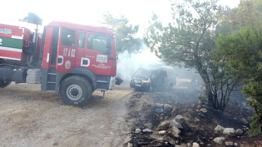 Çanakkale’de araçta başlayan yangın ormana sıçradı