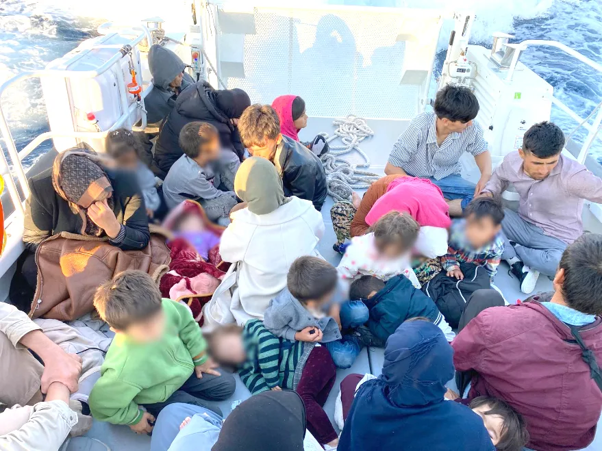 Çanakkale açıklarında 27 düzensiz göçmen kurtarıldı
