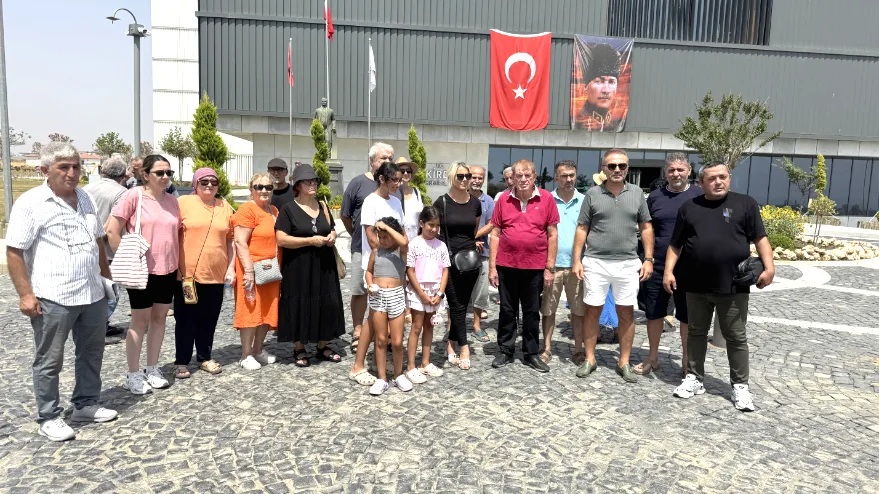 Tekirdağ’da su sorunu yaşayan vatandaşlar Büyükşehir Belediyesi önünde eylem yaptı